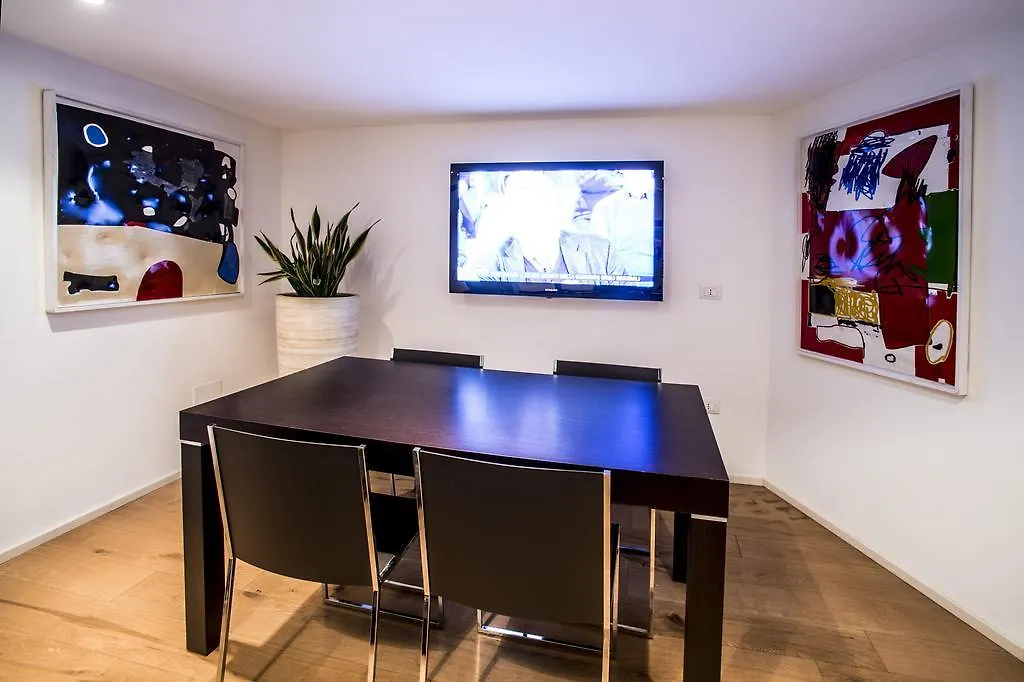 Gallery House Περούτζια Πανσιόν