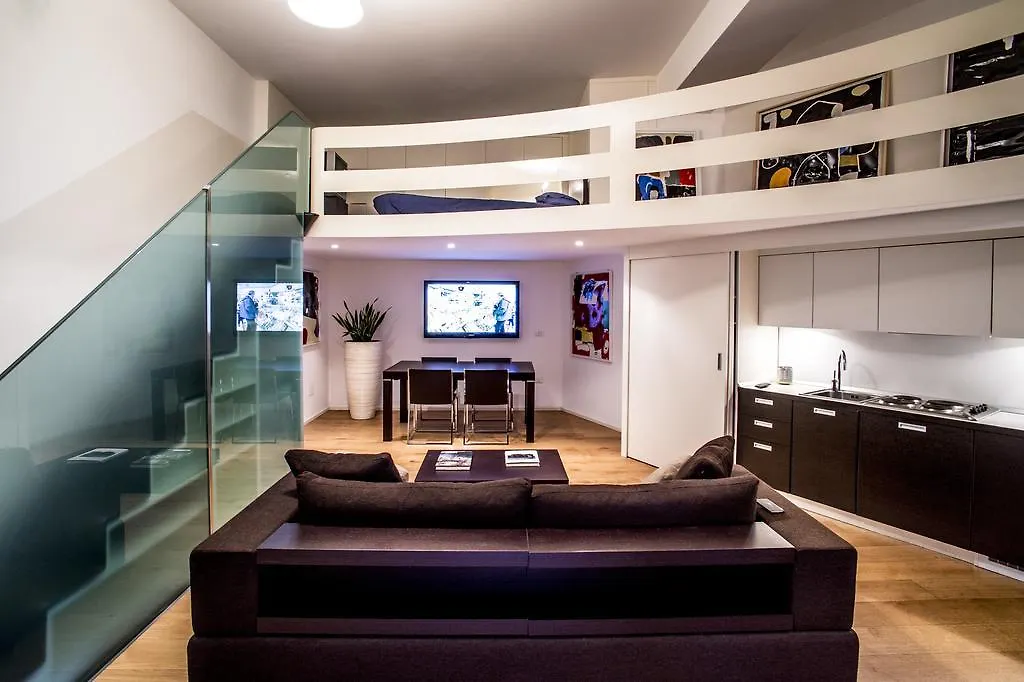 Gallery House Περούτζια 2*,  Ιταλία
